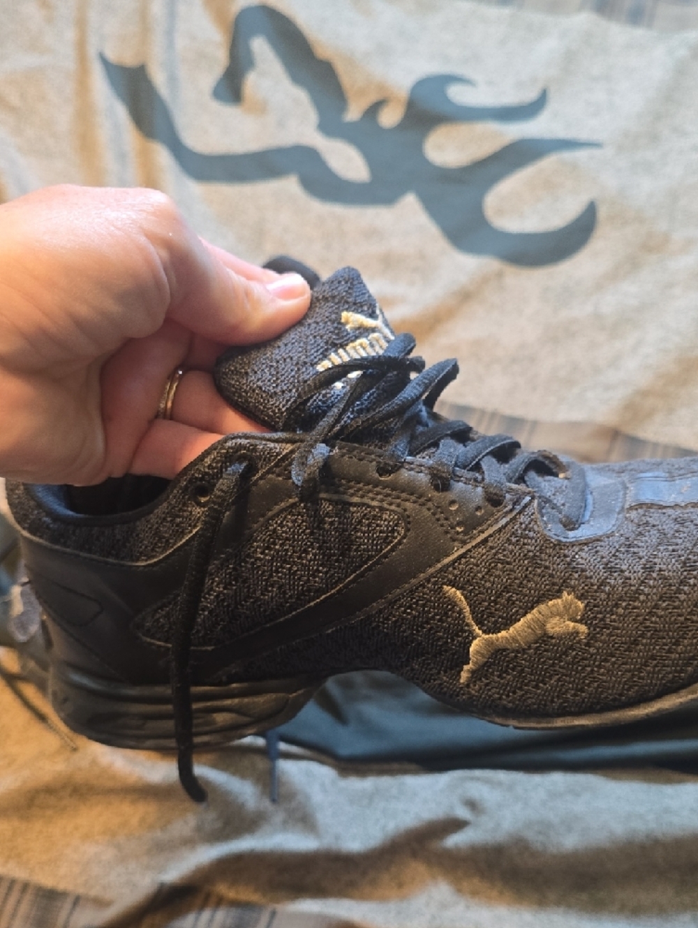 Puma Black Womens Running Sneakers with White Formstrip Worn Once Like New - Picture 2 of 3